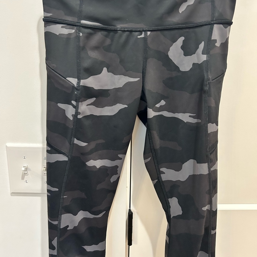 Athlete Contender 7/8 Camo Leggigns